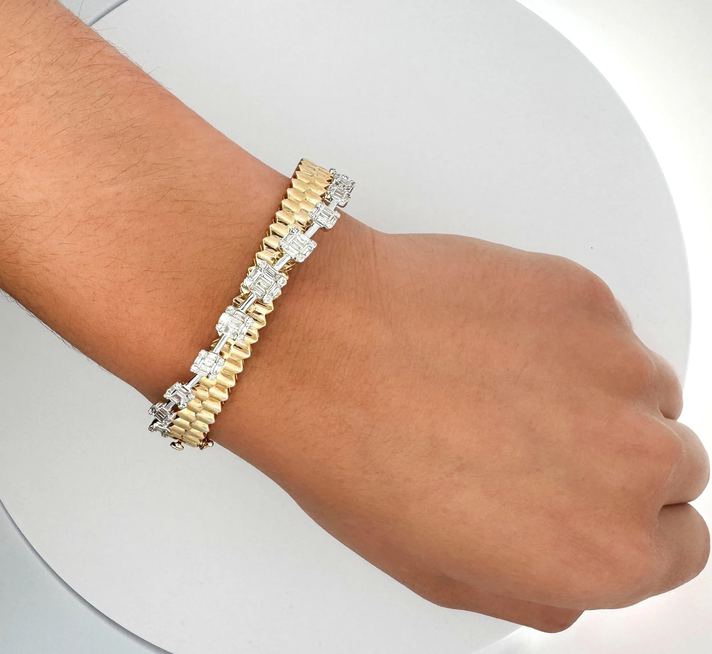 14K White and Yellow Gold Ribbed 1.52 Carat Illusion Set Diamond Bangle