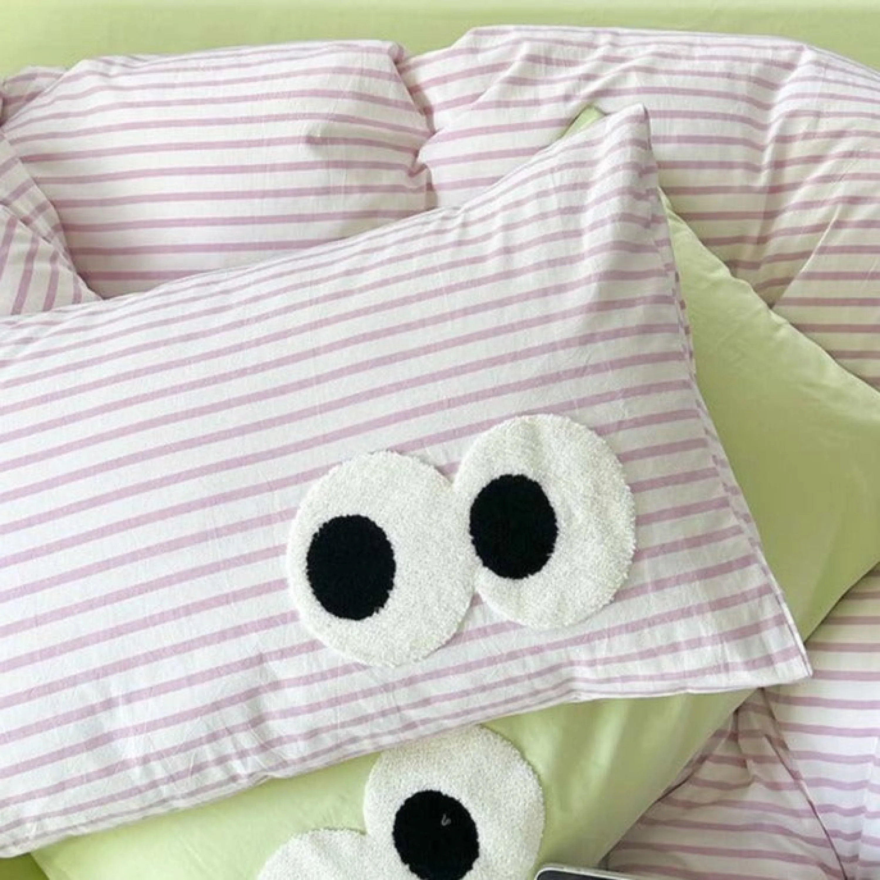 Assorted Googly Eyes Patterned Pillowcases