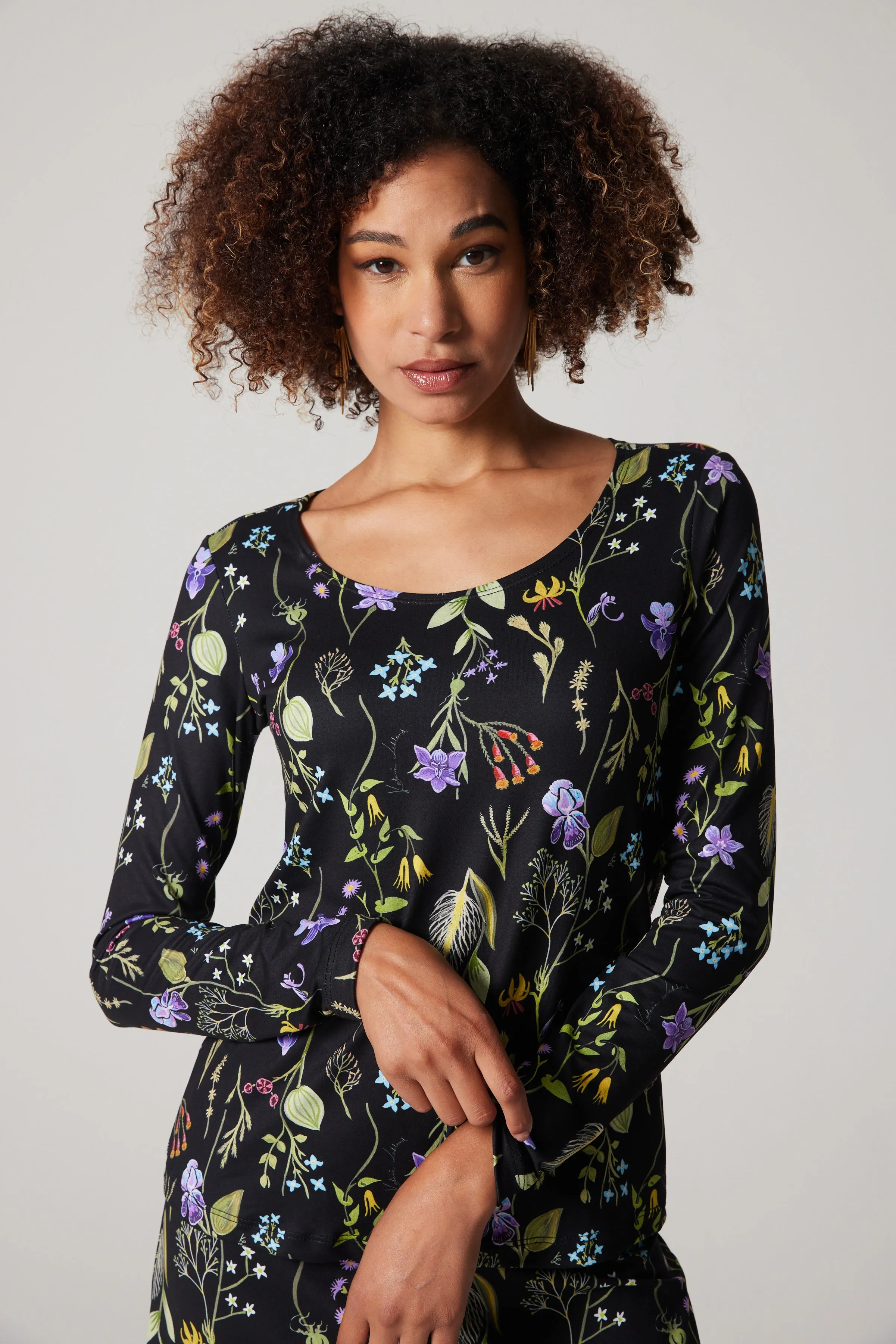 Long Sleeve Scoop Neck - Laurentian Flowers - Black